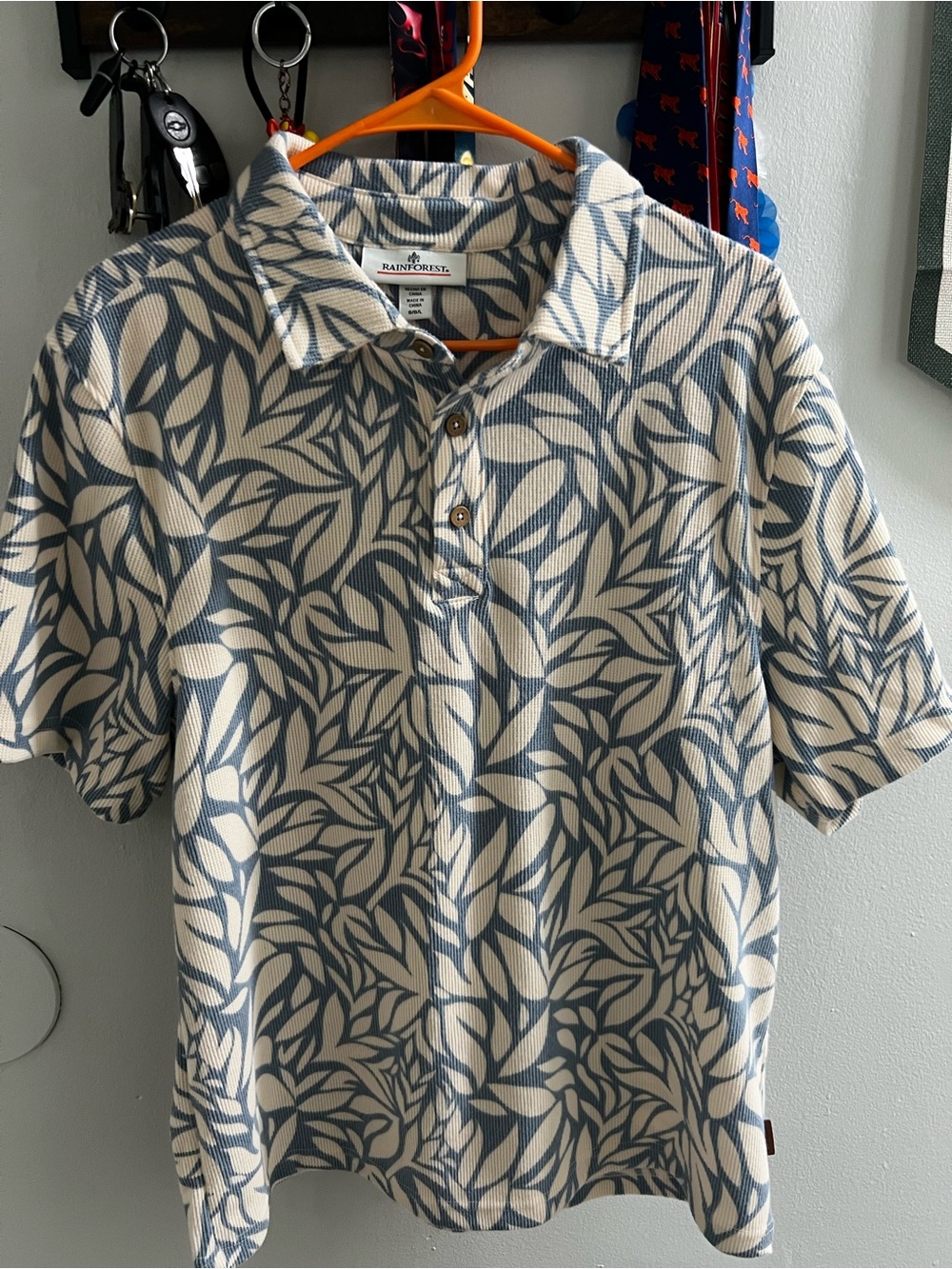 RAINFOREST Men’s Short Sleeve Polo — Cream & Blue Leaf Print
